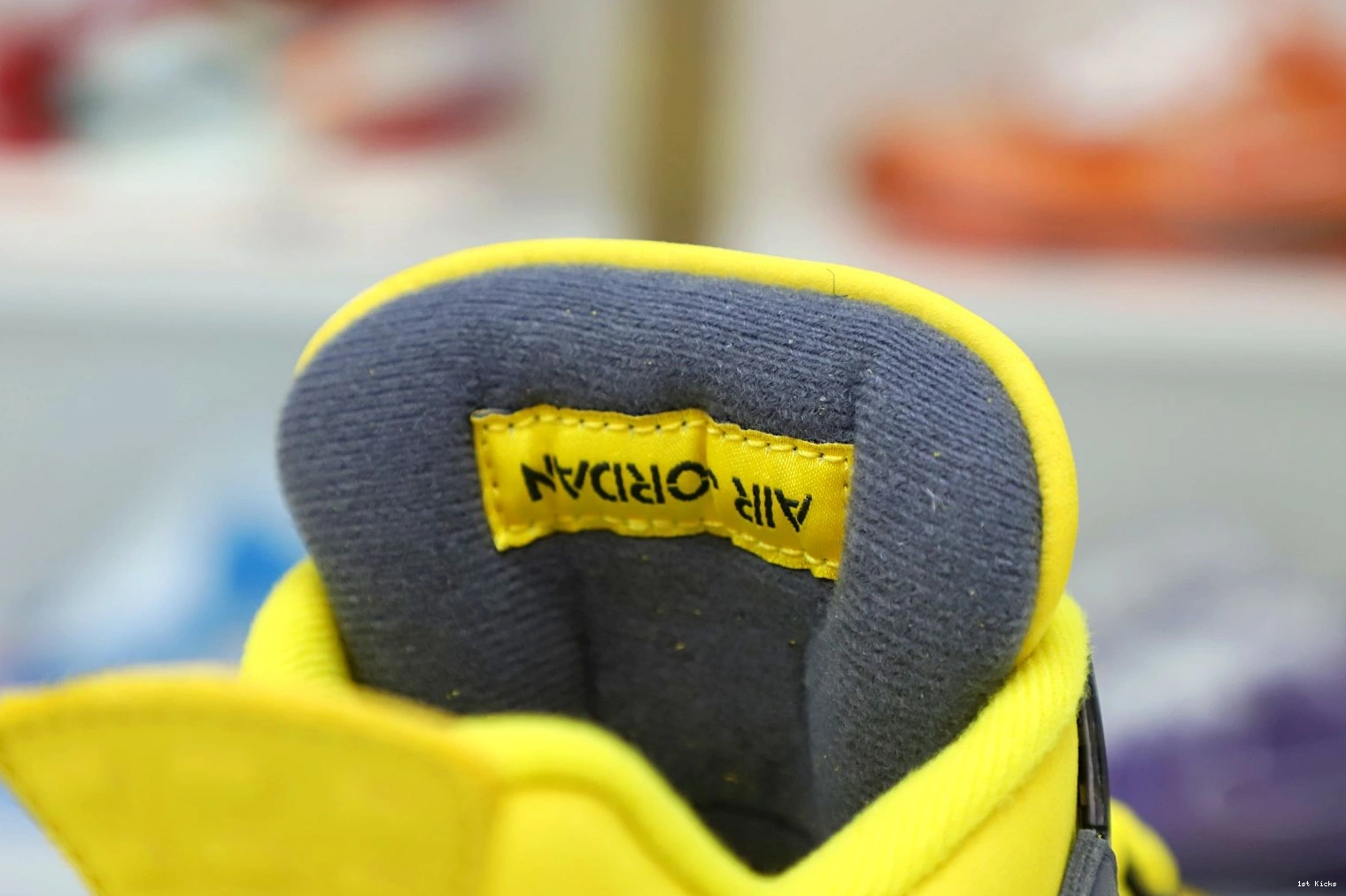 1st Kicks Shoes 4 Kimikick 1992 'LIGHTNING' AIR RETRO AIR JORDAN JORDAN Affordable 1113